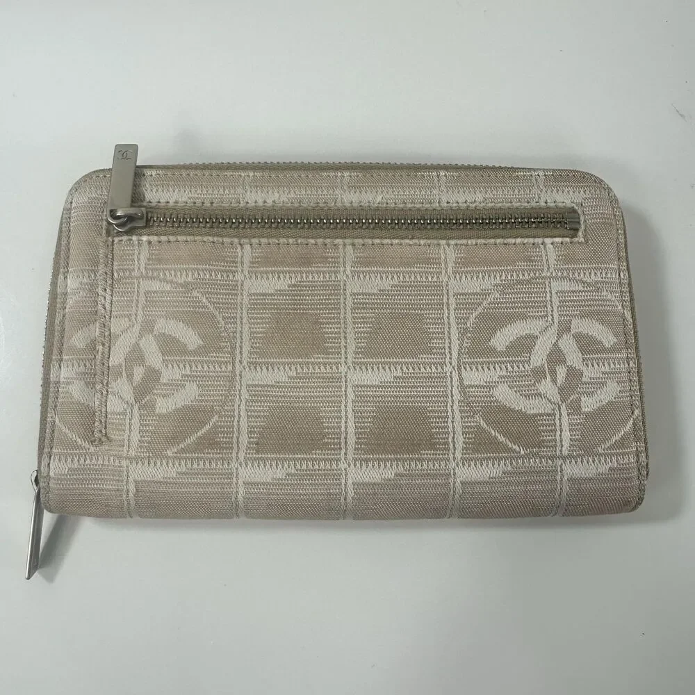 CHANEL welcome haute2hand
